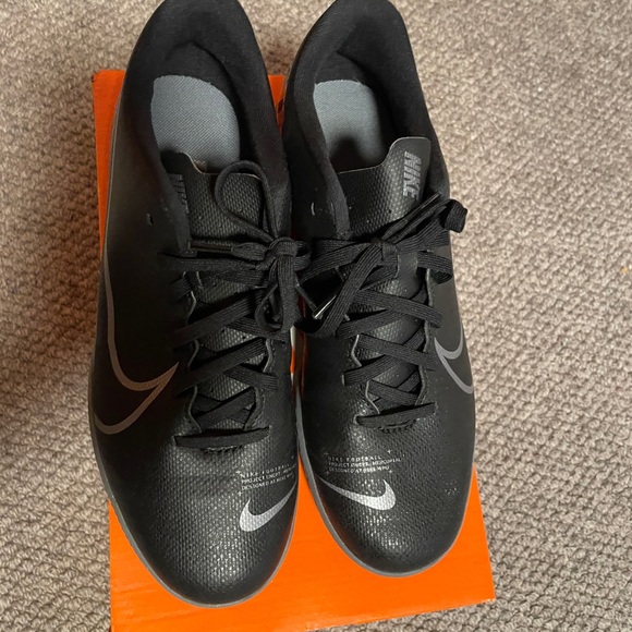 Nike Vapor 13 Club IC Men's Black Futsal Shoes - Picture 3 of 8